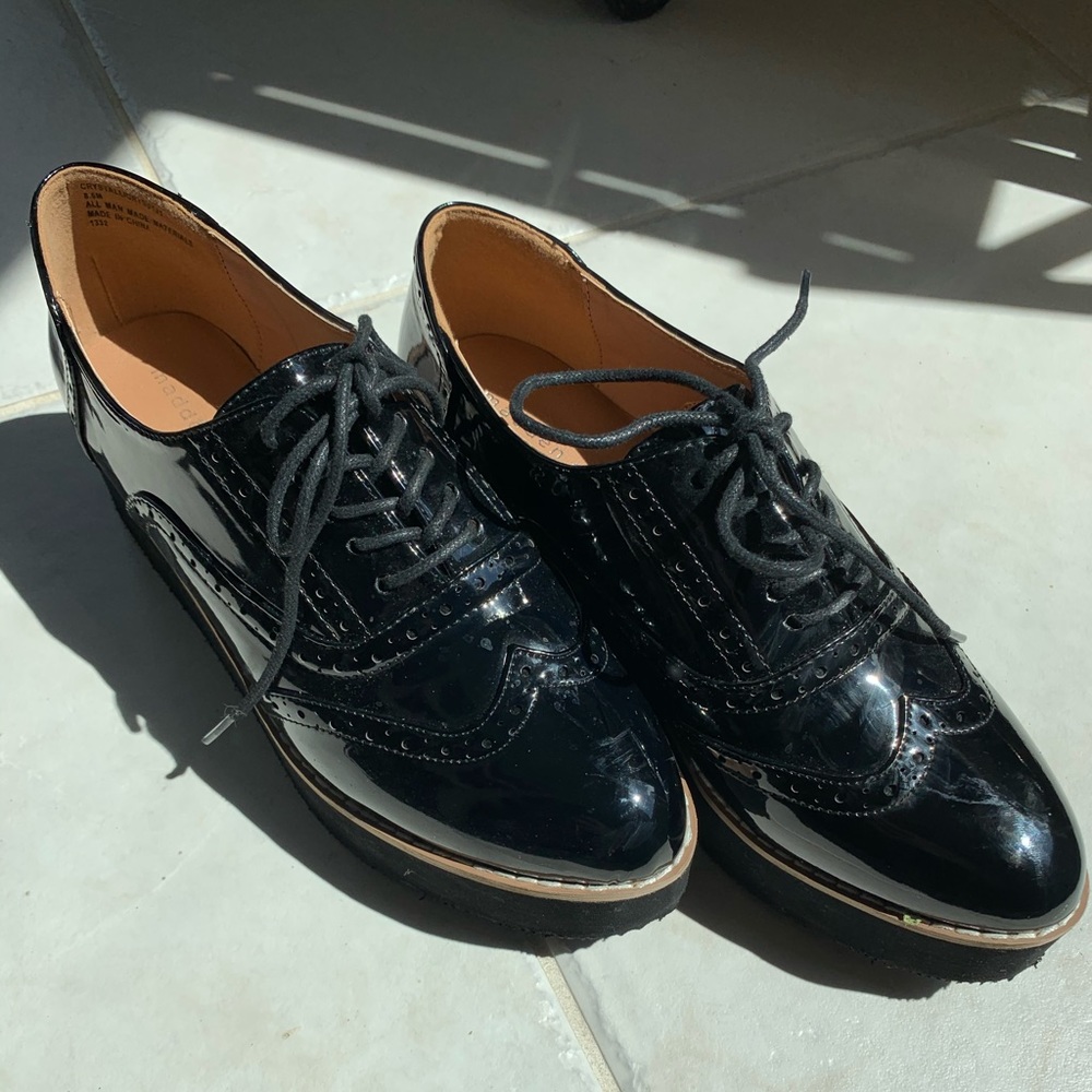 Patent leather Oxford shoe